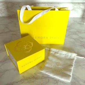 ✨ Kendra Scott Gift Wrapping ✨